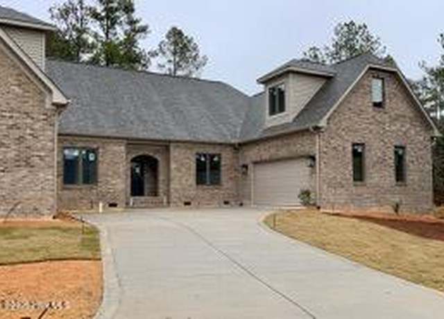 Property at 5 Castle Bridge Ct, Pinehurst, NC 28374, 3 beds, 3.5 baths