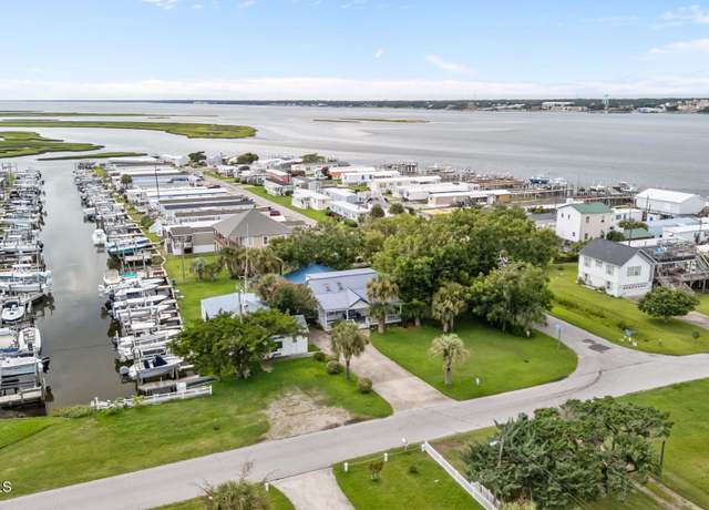 Property at 319 Old Causeway Rd, Atlantic Beach, NC 28512, 3 beds, 2.5 baths