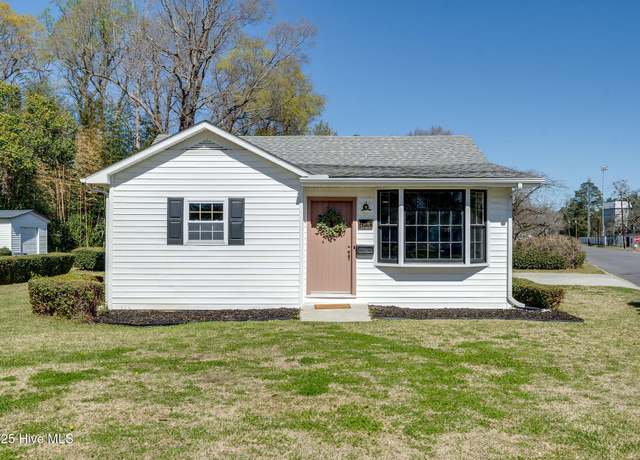 Property at 523 E Southerland St, Wallace, NC 28466, 3 beds, 2 baths