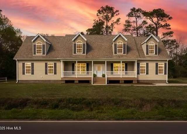 Property at 225 Factory Rd, Hampstead, NC 28443, 5 beds, 3 baths