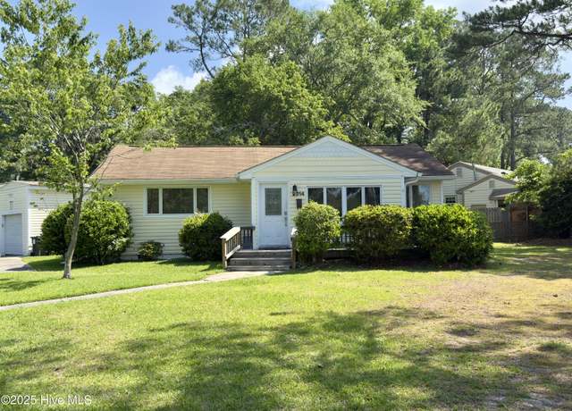 Property at 2014 Center Ave, New Bern, NC 28560, 2 beds, 2 baths