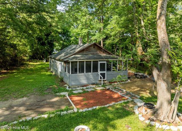 Property at 107 Cranberry St, Plymouth, NC 27962, 4 beds, 1 bath