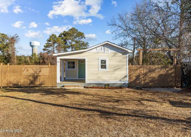 Property at 208 Dorcas Dr, Morehead City, NC 28557, 3 beds, 2 baths