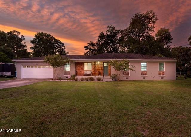 Property at 913 Reilly Dr, Wilmington, NC 28409, 5 beds, 3.5 baths