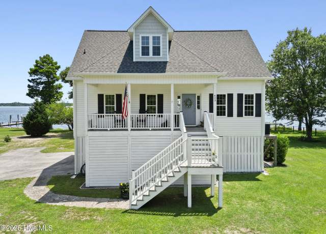 Property at 403 Harbor Dr, New Bern, NC 28560, 3 beds, 2.5 baths