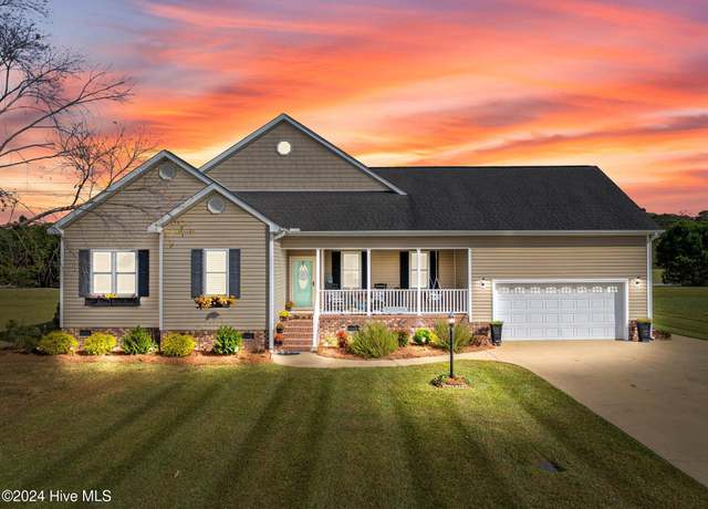 Property at 334 Mulberry Dr, Washington, NC 27889, 3 beds, 2.5 baths