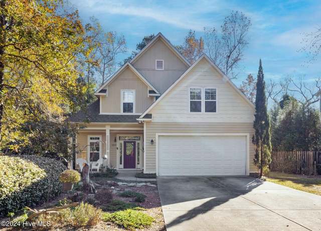 Property at 1104 Navaho Trl, Wilmington, NC 28409, 3 beds, 2.5 baths