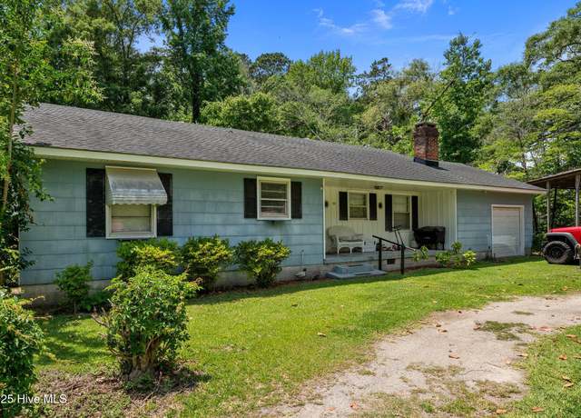 Property at 143 Ballard St, Chocowinity, NC 27817, 3 beds, 1.5 baths