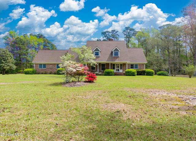 Property at 1630 N 20th St, Morehead City, NC 28557, 4 beds, 3.5 baths