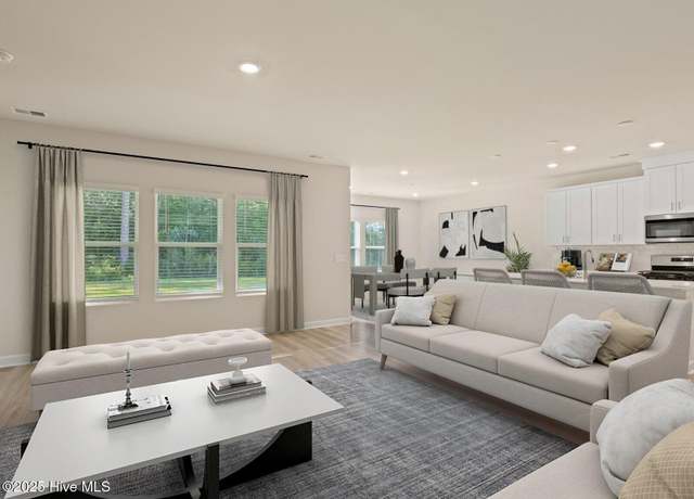 Property at 673 Blackthorne Cir NW, Calabash, NC 28467, 4 beds, 3 baths