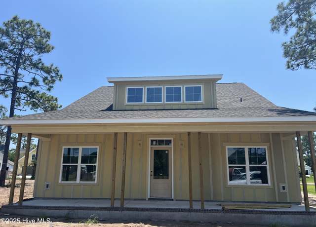 Property at 2285 Crescent Bay Dr, Southport, NC 28461, 5 beds, 3 baths