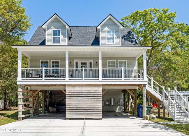 Property at 825 Driftwood Dr, Hampstead, NC 28443, 3 beds, 2 baths