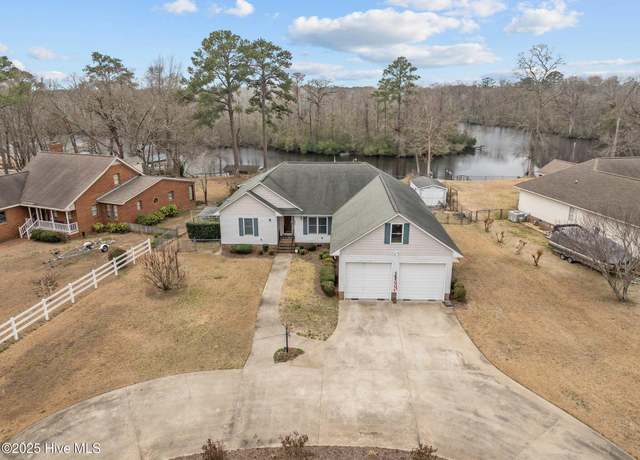 Property at 108 Arbor Dr, Washington, NC 27889, 3 beds, 2 baths