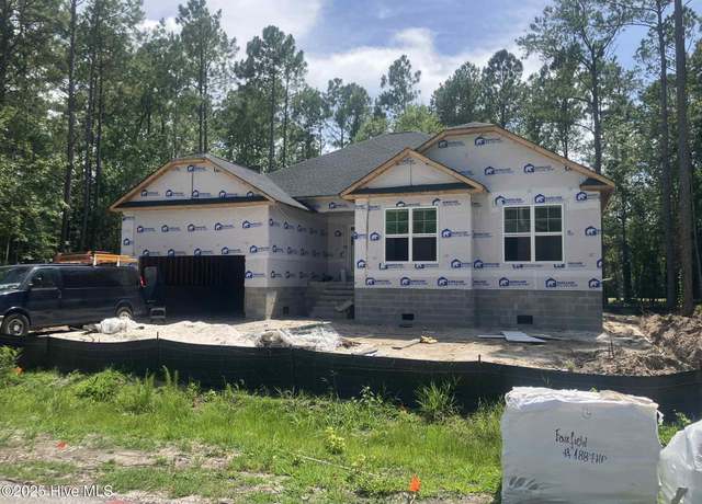 Property at 914 Bee Tree Ct, New Bern, NC 28560, 4 beds, 2.5 baths