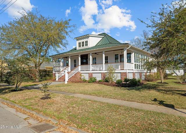 Property at 403 South Ave, Oriental, NC 28571, 3 beds, 3 baths