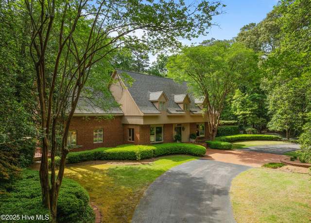 Property at 2126 Portertown Rd, Greenville, NC 27858, 5 beds, 3.5 baths