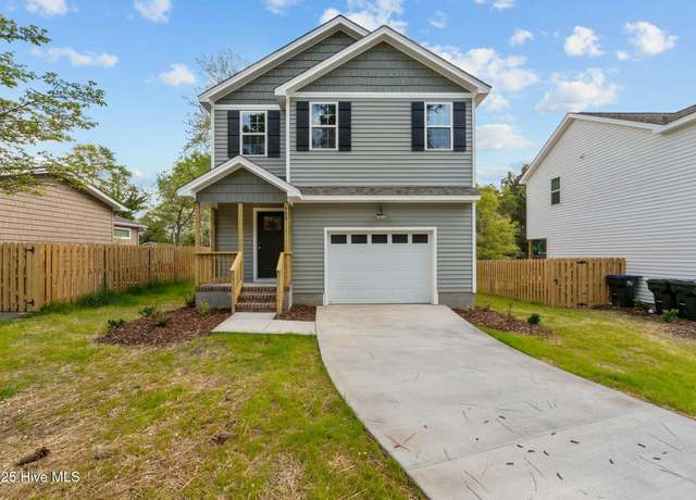 Property at 460 S Glover St, Southern Pines, NC 28387, 3 beds, 2.5 baths