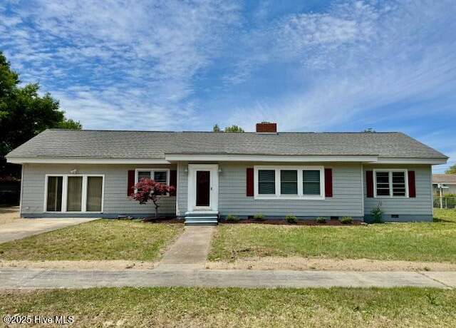 Property at 202 Savannah Ave, Morehead City, NC 28557, 3 beds, 3 baths