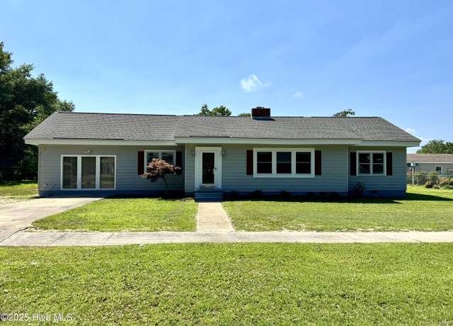 Property at 202 Savannah Ave, Morehead City, NC 28557, 3 beds, 3 baths