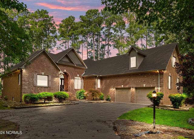Property at 106 W Lakeview Ln, Washington, NC 27889, 3 beds, 3.5 baths