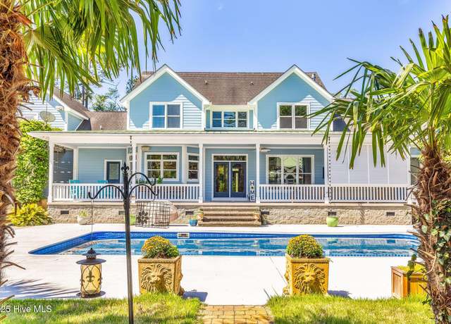 Property at 414 Yaupon Dr, Southport, NC 28461, 4 beds, 5 baths