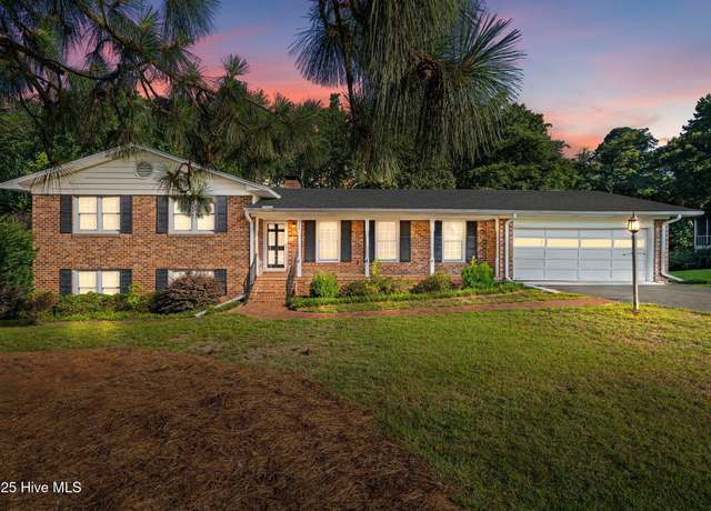 Property at 306 Mclean St, Hamlet, NC 28345, 4 beds, 3 baths