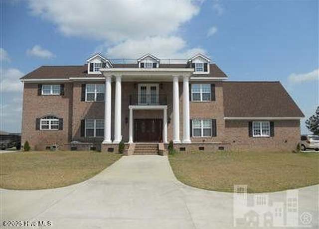 Property at 405 S Horsepen Dr, Harrells, NC 28444, 2 beds, 1.5 baths