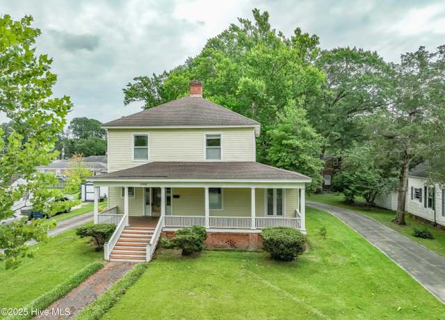Property at 1305 N Market St, Washington, NC 27889, 4 beds, 3 baths