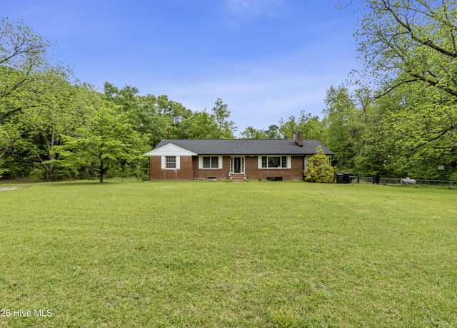 Property at 621 Bethesda Ave, Aberdeen, NC 28315, 4 beds, 2 baths