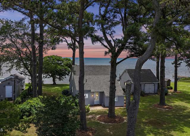 Property at 122 Soundside Dr, Hertford, NC 27944, 2 beds, 1 bath