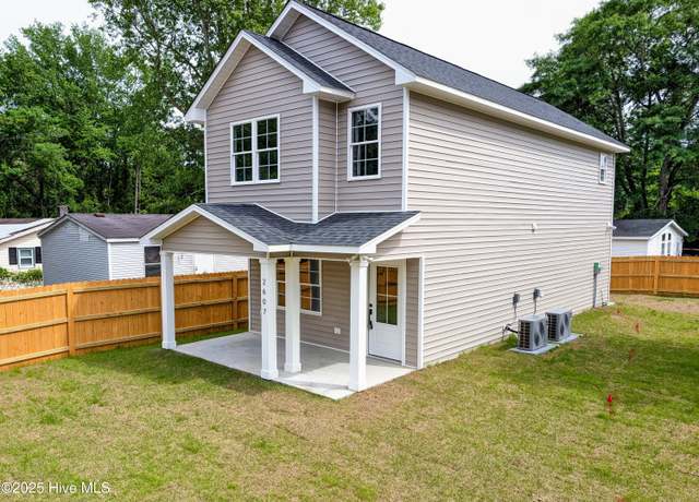 Property at 2607 Mckinley Ave, New Bern, NC 28562, 2 beds, 2.5 baths
