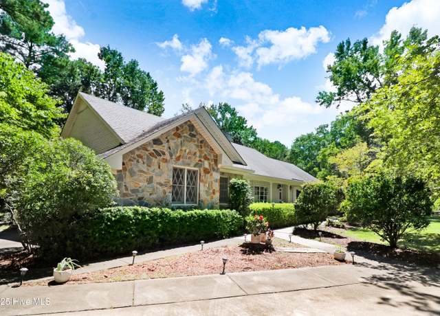 Property at 1601 Cambridge Dr, Kinston, NC 28504, 4 beds, 4.5 baths