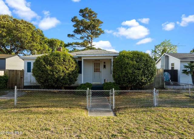 Property at 2205 Bay St, Morehead City, NC 28557, 2 beds, 1 bath