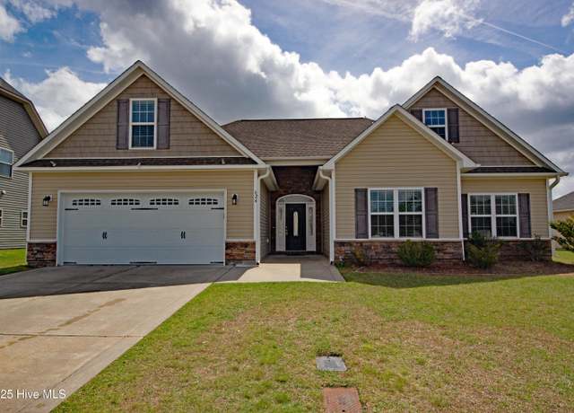 Property at 624 Arabella Dr, Jacksonville, NC 28546, 4 beds, 2 baths
