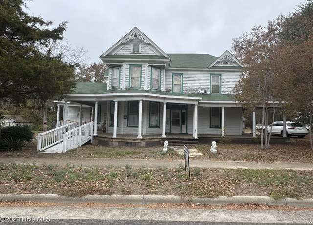 Property at 620 W Main St, Williamston, NC 27892, 4 beds, 3 baths