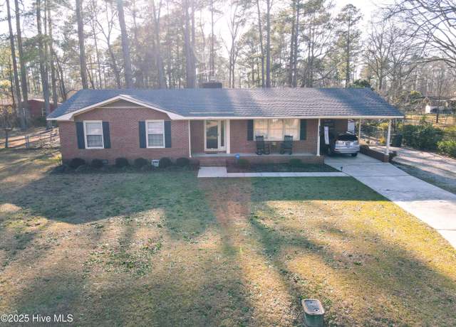 Property at 903 Highland Dr, Laurinburg, NC 28352, 3 beds, 2 baths