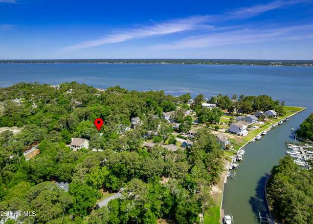 Property at 103 Arborvitae Ct, Pine Knoll Shores, NC 28512, 3 beds, 2 baths
