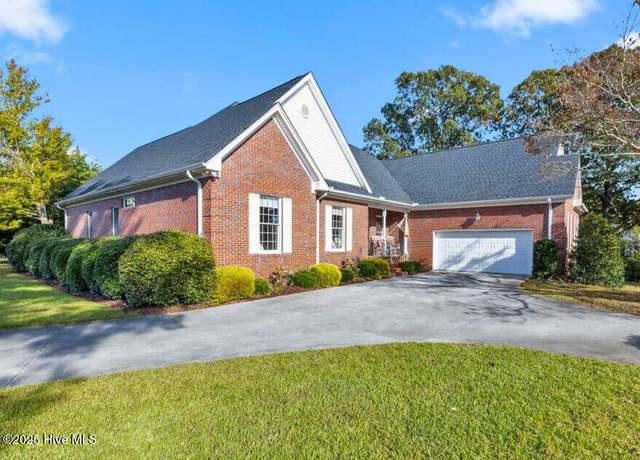 Property at 113 Golf Terrace Dr, Hampstead, NC 28443, 3 beds, 2.5 baths