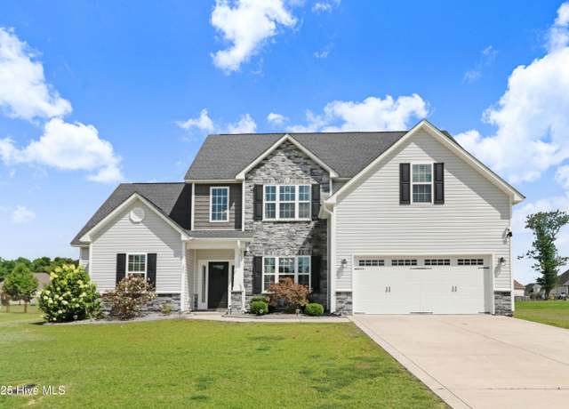 Property at 102 Jeter Dr, Pikeville, NC 27863, 5 beds, 3.5 baths