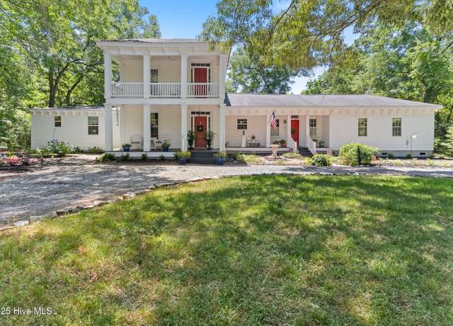 Property at 121 Dolphin Ln, Sneads Ferry, NC 28460, 4 beds, 3 baths