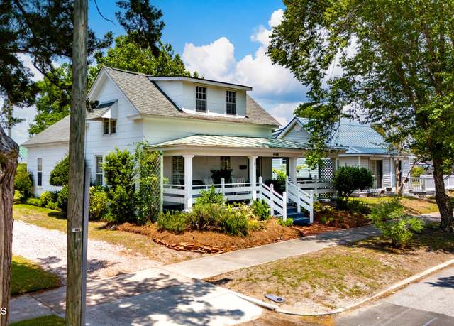 Property at 1402 Shepard St, Morehead City, NC 28557, 3 beds, 3 baths