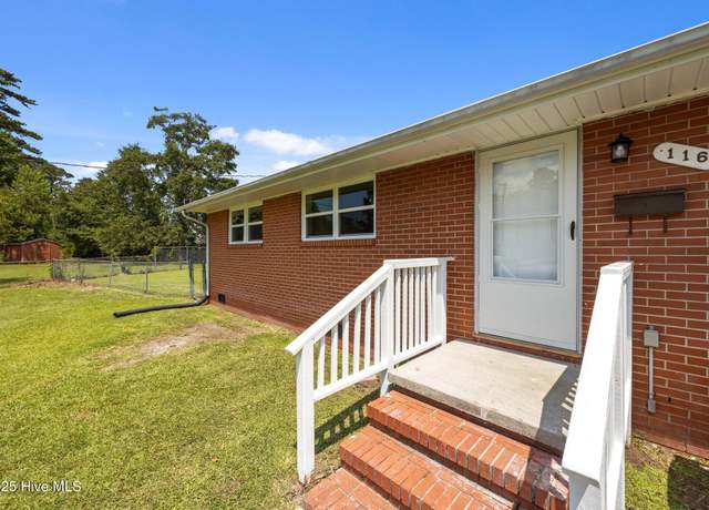 Property at 116 E Sherwood Dr, Havelock, NC 28532, 4 beds, 1.5 baths