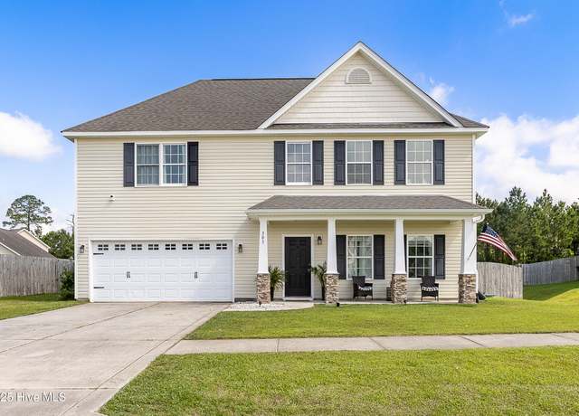 Property at 303 Topaz Dr, Jacksonville, NC 28546, 4 beds, 2.5 baths