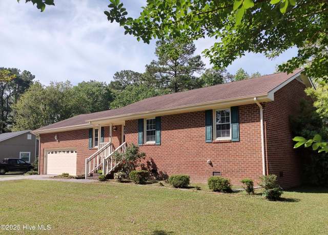 Property at 709 Plantation Dr, New Bern, NC 28562, 3 beds, 2 baths