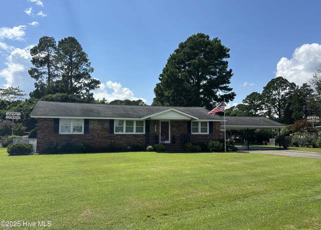 Property at 1806 Hilltop Cir, Goldsboro, NC 27530, 3 beds, 2 baths
