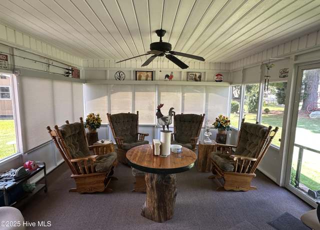 Property at 1806 Hilltop Cir, Goldsboro, NC 27530, 3 beds, 2 baths