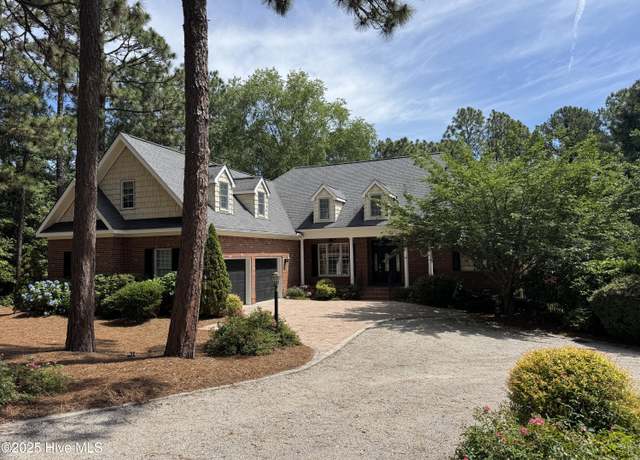 Property at 345 Newton Dr, Southern Pines, NC 28387, 4 beds, 3.5 baths