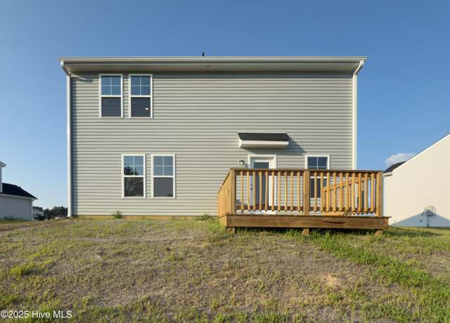 Property at 2141 Purebred Cir, Hope Mills, NC 28348, 4 beds, 2.5 baths