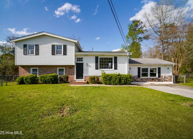 Property at 204 Jupiter Ct, Jacksonville, NC 28546, 3 beds, 2.5 baths