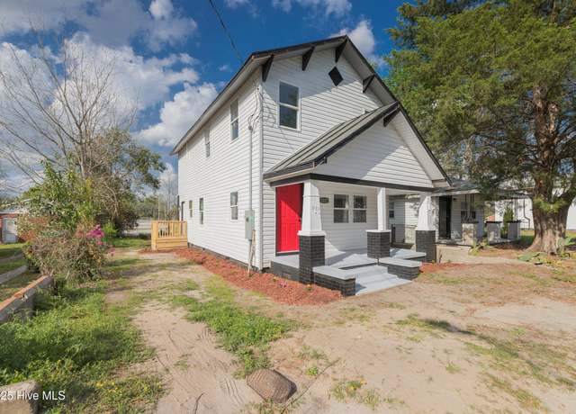 Property at 1222 Cedar St, New Bern, NC 28560, 3 beds, 1.5 baths